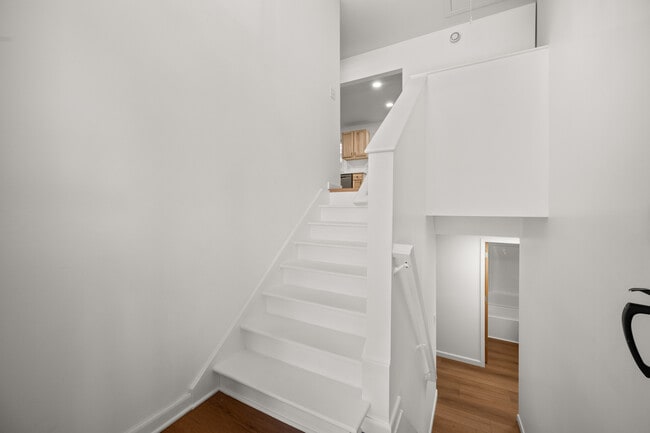 Photo - 341 N View St