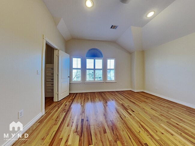 Photo - 321 Sandman St