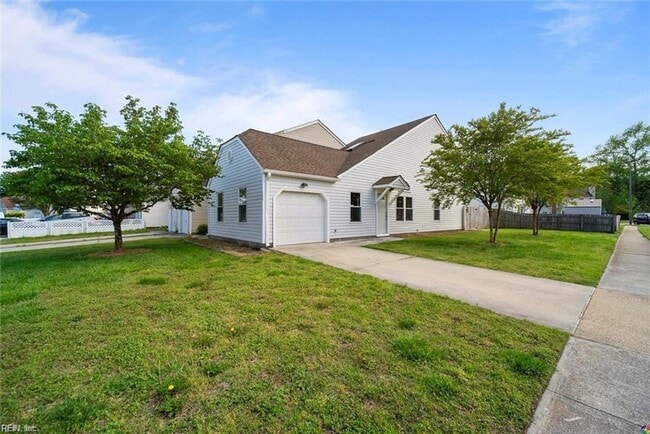 Photo - End unit Townhome in the heart of Chesapeake! Available Late July