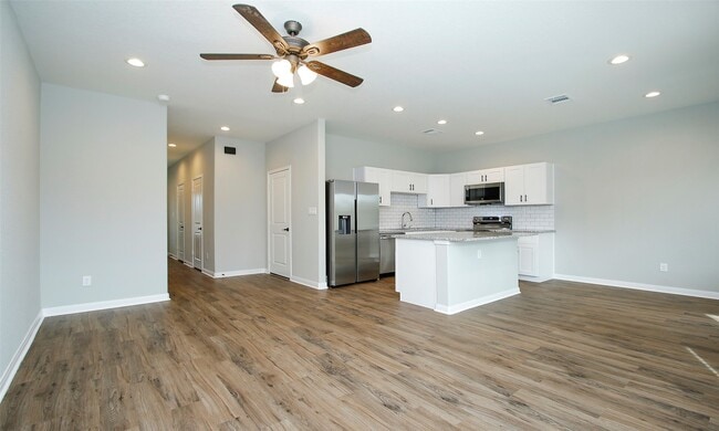Building Photo - 14010 Longstreet Rd
