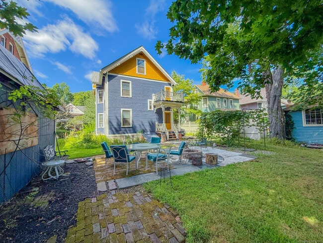 Photo - 52 Sherman St