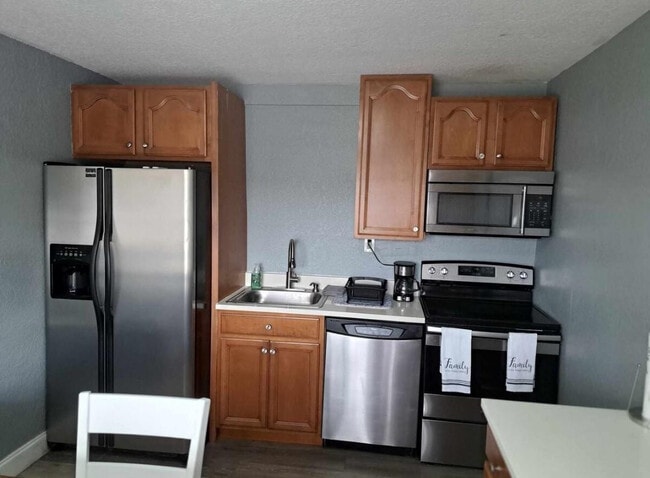 Photo - 740 SW 10th St
