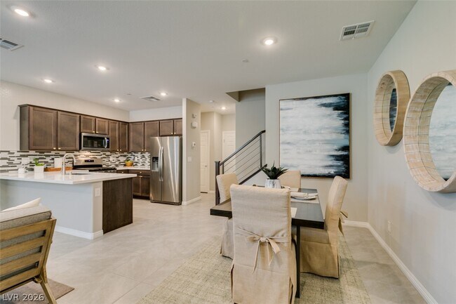 477 Ylang Pl