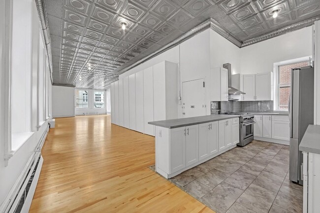Building Photo - 78 Grand St Unit 3