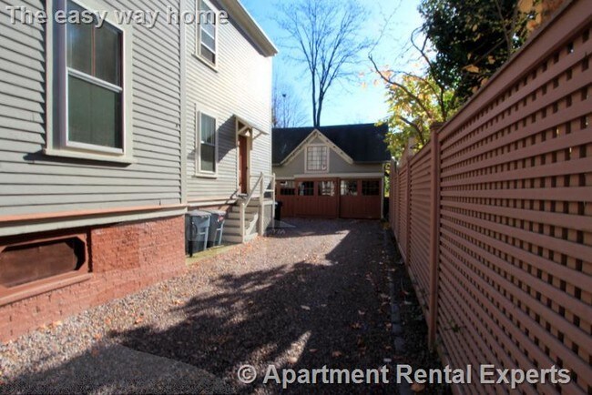 Photo - 32 Healey St