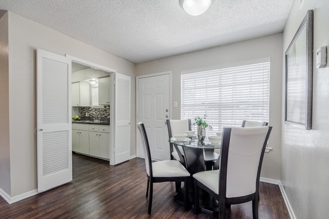 Park Villas Apartments 817-732-1149
