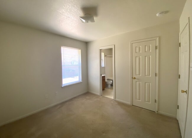 Photo - 1002 W Avenue B Unit 2