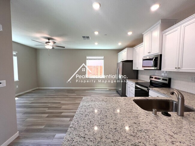 Photo - Brand New 3bd/2.5a Lincoln Home With Loft-Must See!