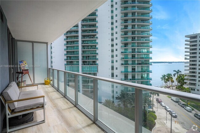 Building Photo - 1300 Brickell Bay Dr Unit #906 Rental