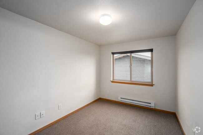 4BR, 3BA - 1,200SF - Bedroom