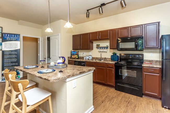 1BR, 1BA - Grand Terrace/841 SF