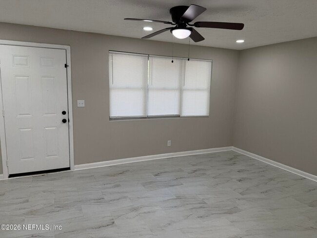 Photo - 85064 Radio Ave