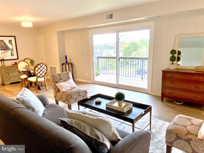 Building Photo - 216 Park Terrace Ct SE Unit 98