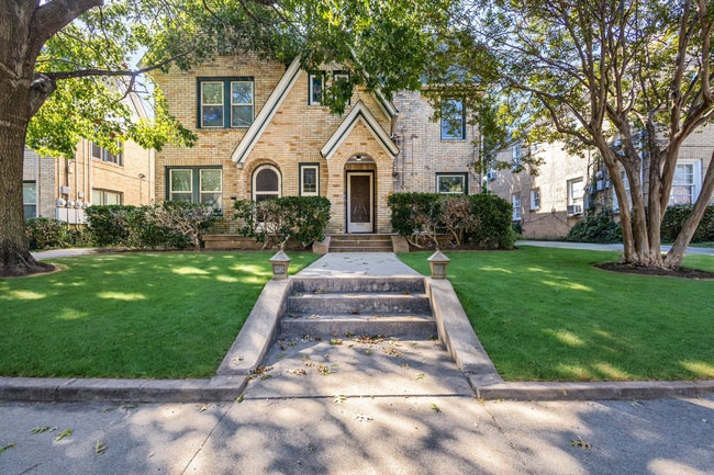 Building Photo - 5924 La Vista Dr