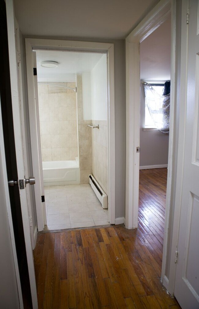 Photo - 4015 Baychester Ave Unidad 1ST FLOOR