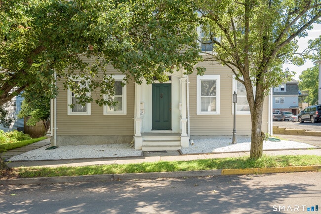Building Photo - 163 College St Unit 2