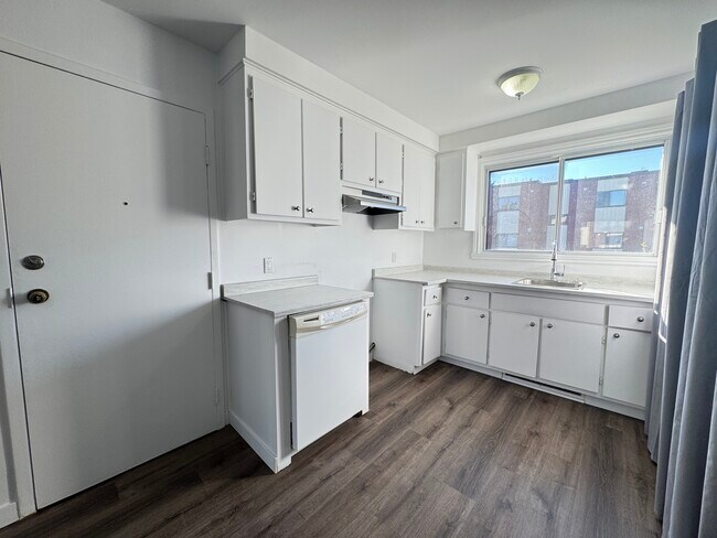 Photo - 5330 Pl Pontiac Unit 6