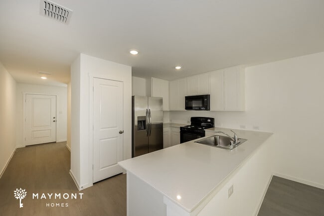 Photo - 3125 Burmese St