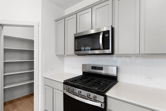 Photo - 10933 Tildon Ave