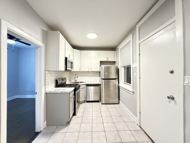 6259 N Lakewood Ave Unit 2