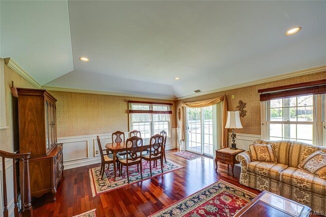 Photo - 78 Lakebridge Dr S