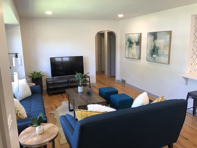 Photo - 1523 W 41st St