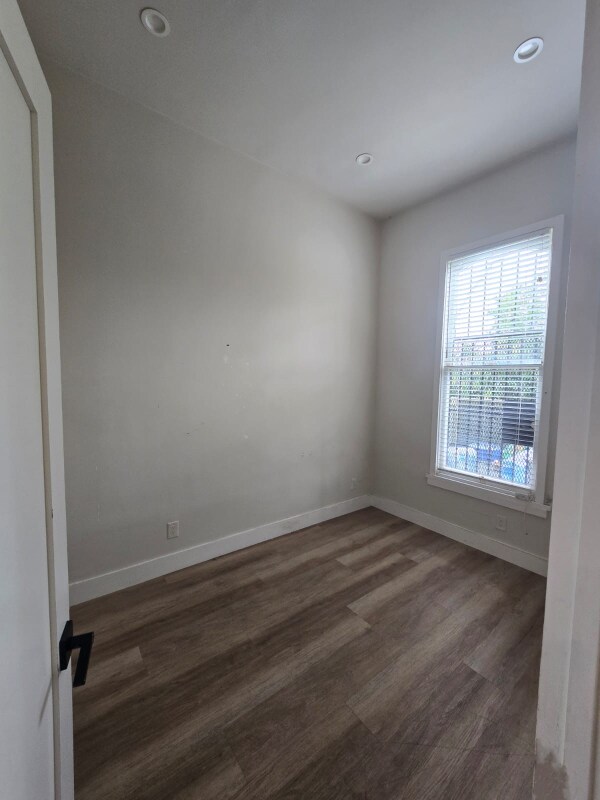 Photo - 1651-1651 La Salle Ave Unit 1649 Upstairs