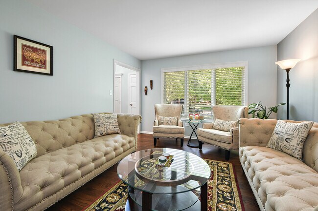 Photo - 543 Gateshead Dr