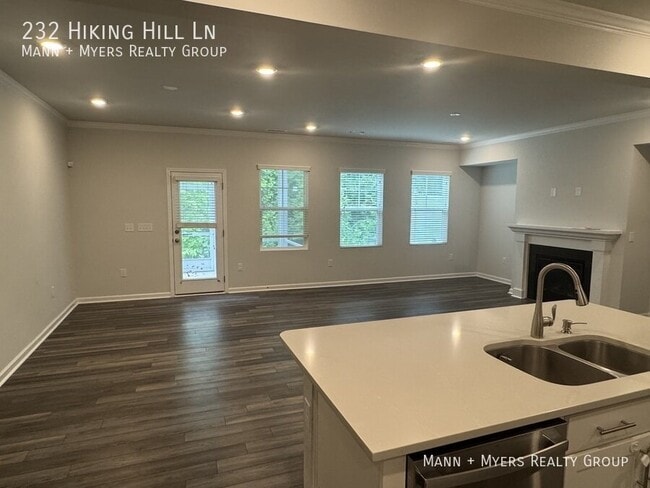 232 Hiking Hl Ln