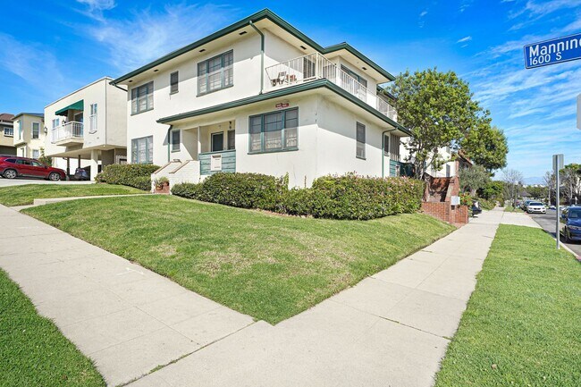 1692 Manning Ave