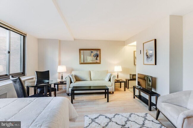 Photo - 1011 Arlington Blvd Unit 811