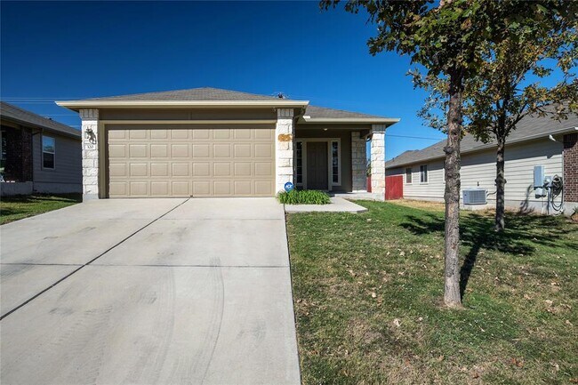 Photo - 320 Comal Run