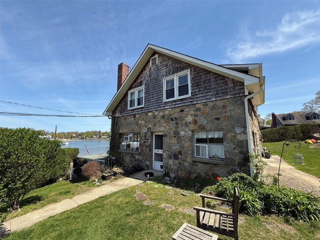 Building Photo - 293 W Shore Rd Unit 3 Rental