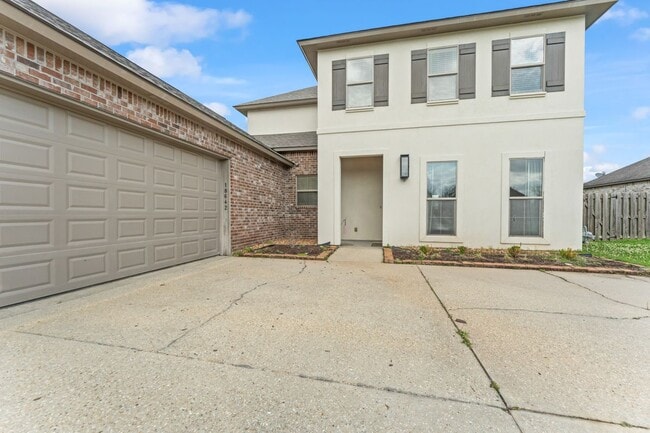 Building Photo - 18642 Lake Harbor Ln