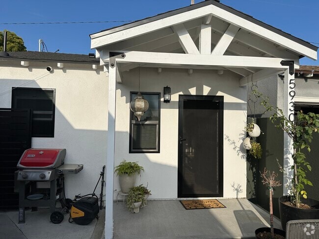 Building Photo - 5930 Dunrobin Ave Unit 5930 Dunrobin Ave Rental
