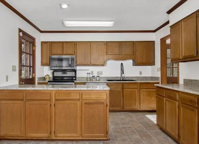 Photo - 225 Woodglen Dr