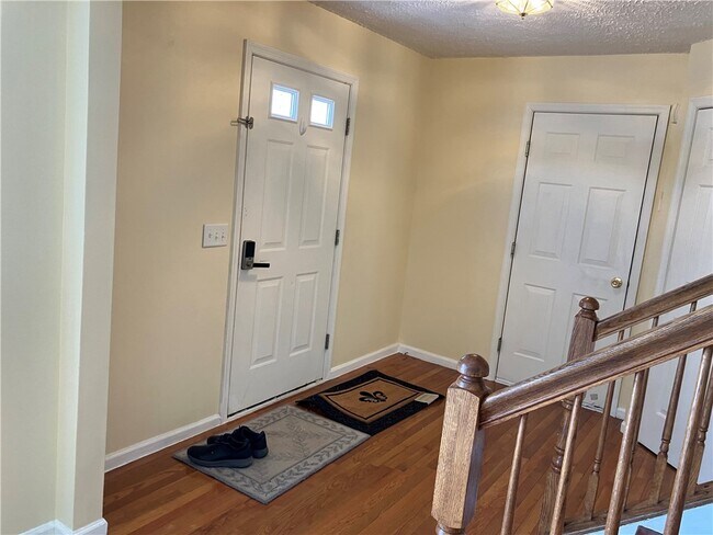 Photo - 120 Hummingbird Way