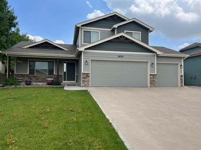 Building Photo - Spacious 5-Bedroom Home with Finished Basement and 3-Car Garage in Wellington