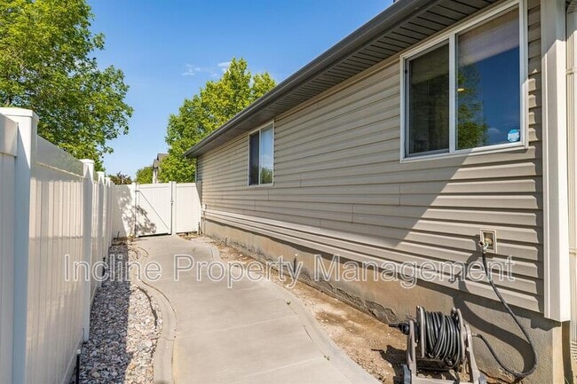 Photo - 702 Durham Dr