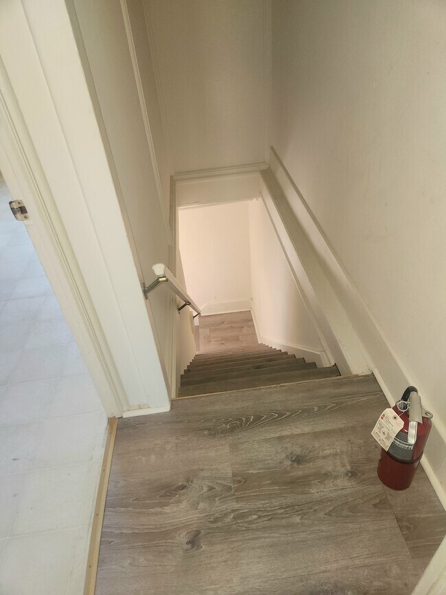Stairwell - 15 W Oakland Ave Unit 2nd Floor Rear