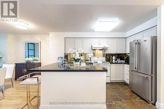 Photo - 21 Hillcrest Ave Unit 209