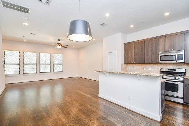 Building Photo - 2422 Navigation Blvd Unit A