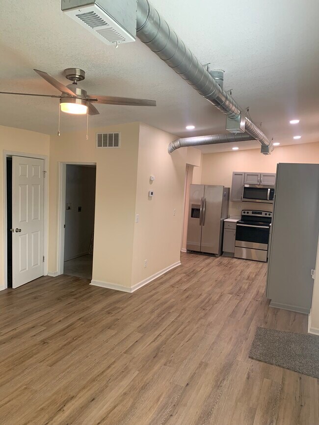 Photo - 6800 E 58 St