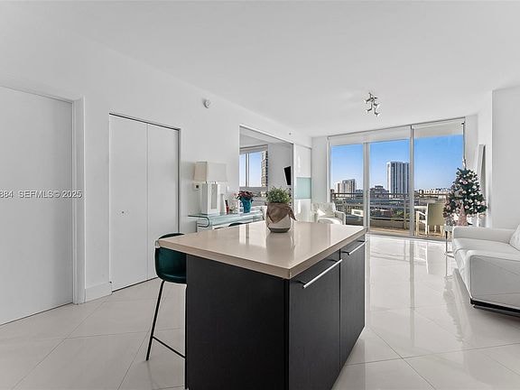 Photo - 90 SW 3rd St Unit 79