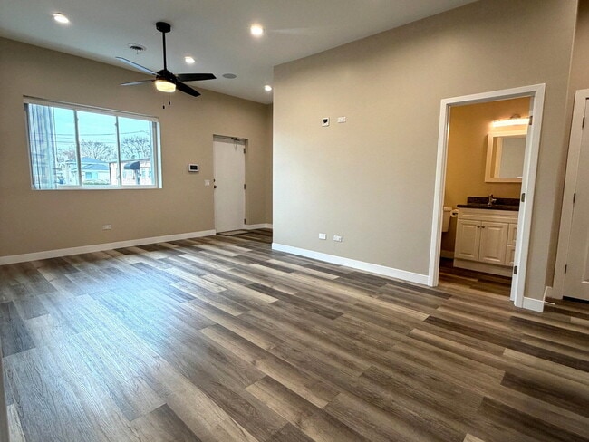 Photo - 4809 W 103rd St