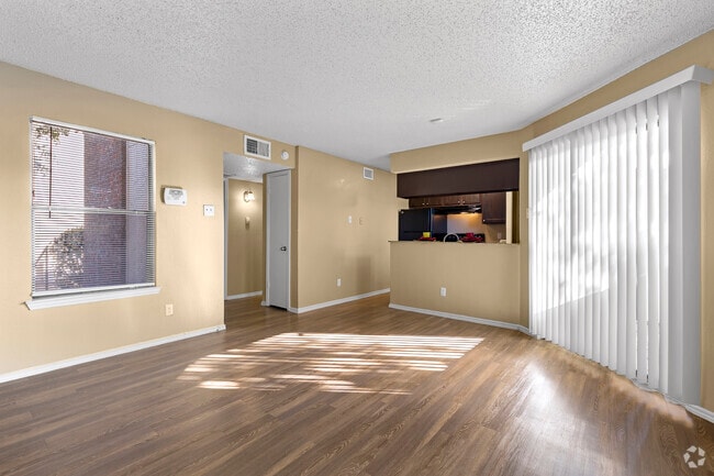 1BR, 1BA - 575SF (A1) - Living Room