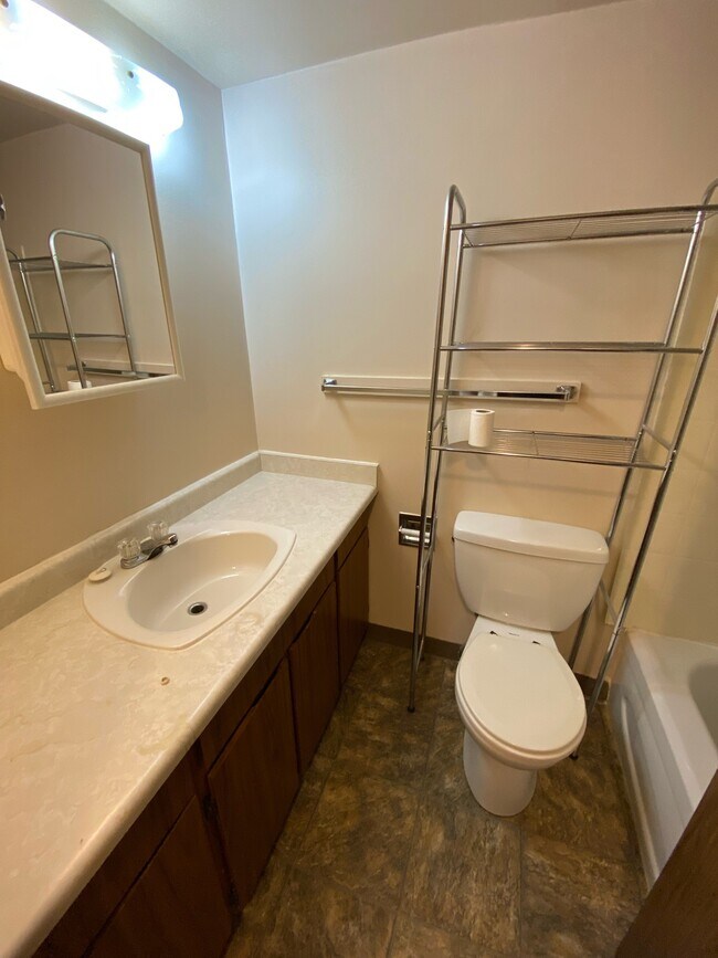 Photo - 10303-10396 96 Ave