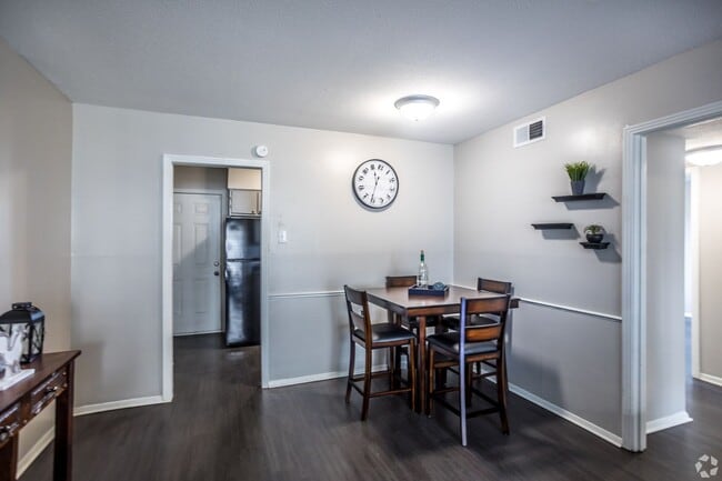 Photo - Graceland Pointe Apartments: Modern Style,...