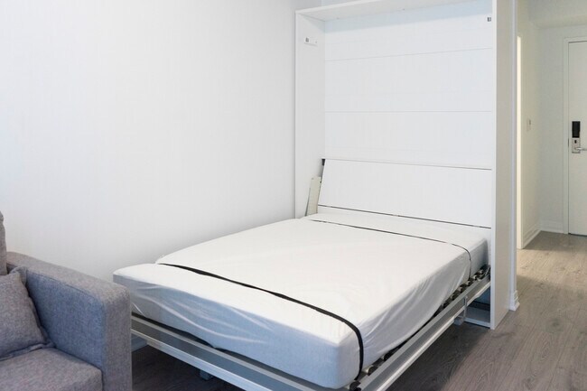 Photo - 1900 Simcoe St N Unit 623