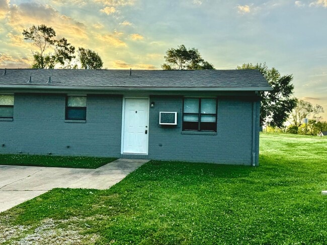 Building Photo - ***102-D NW K Street***